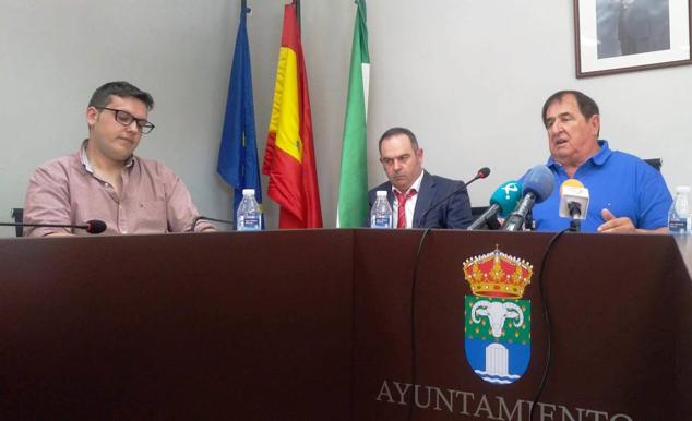 Fotos: Relevo en la alcaldía de Saucedilla