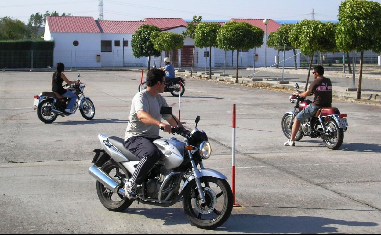 Más de 10 años sin pista para examinar del carné de motos