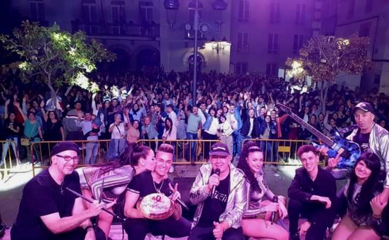 La orquesta que actuó el viernes con la plaza de España abarrotada 