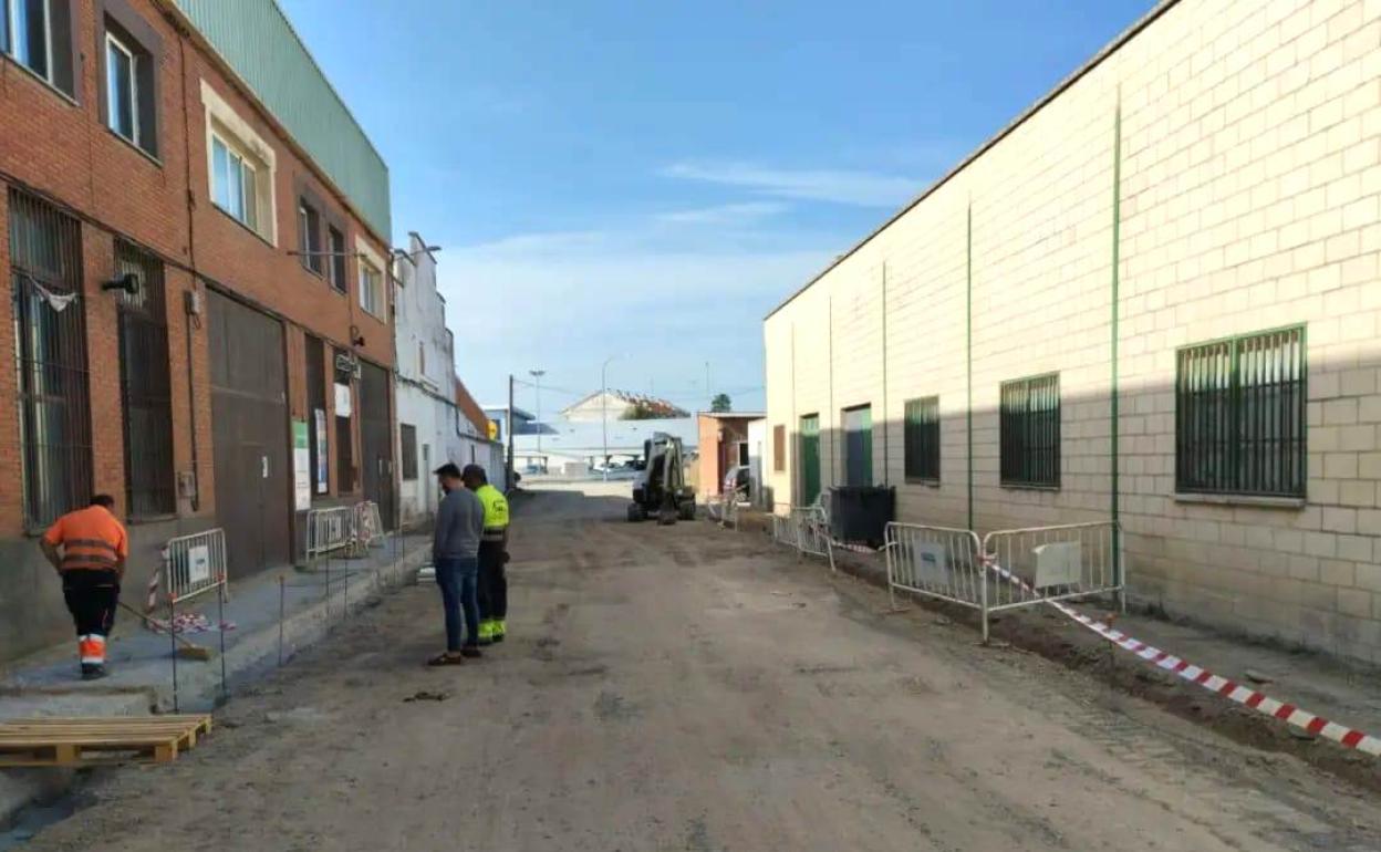 Trabajos de urbanización en la calle Toril 