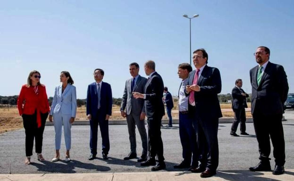 Autoridades presentes en la firma del convenio en Navalmoral 