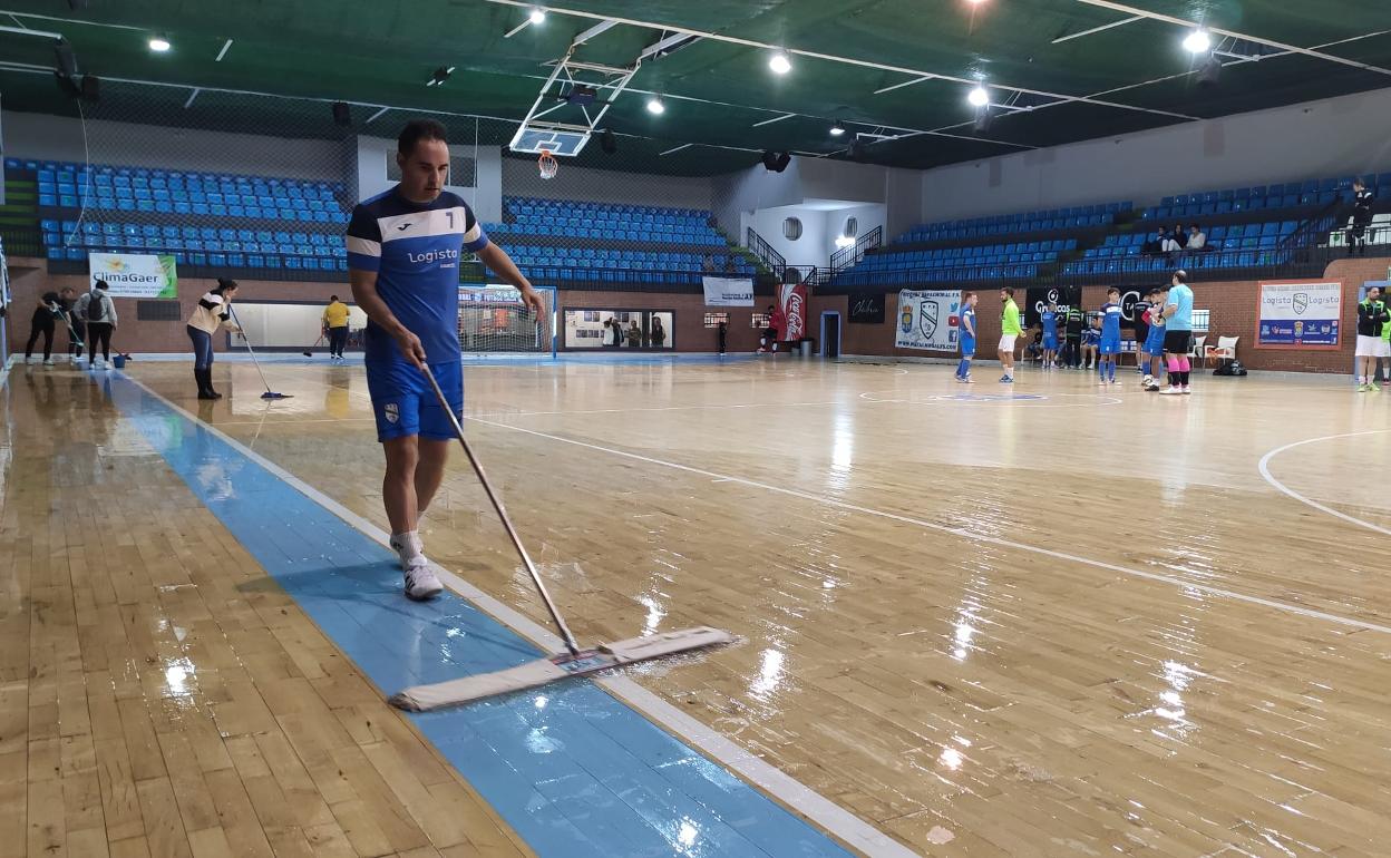 El agua volvió a entrar el sábado en el pabellón del Molinillo 