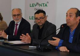 Javier Cano entre Estanislao Martín y Joaquín Sarró