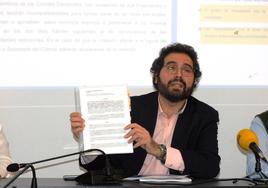 Jaime Vega compareció ante los informadores para detallar la demanda