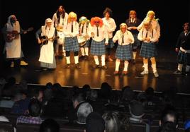 Trols abrió las actuaciones en el Festival de Chirigotas