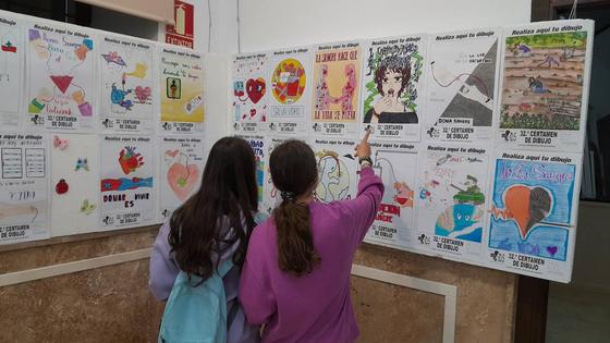 La Hermandad muestra los dibujos del certamen infantil y juvenil sobre donación
