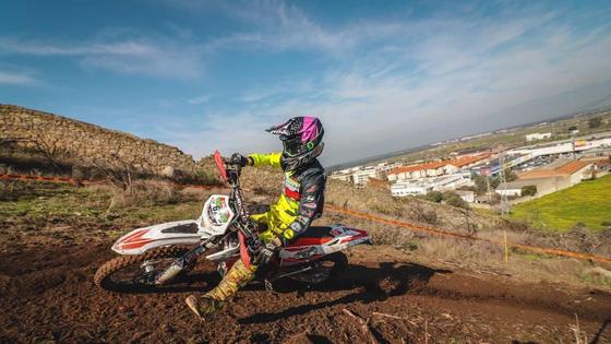 Adenex vuelve a denunciar la destrucción de los cerros por las motos
