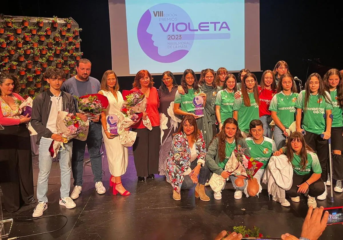 Foto de familia de las ganadoras de los VIII Premios Violeta