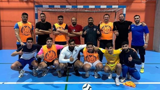 Fútbol-sala entre gitanos y agentes de la Guardia Civil por el 8 de Abril