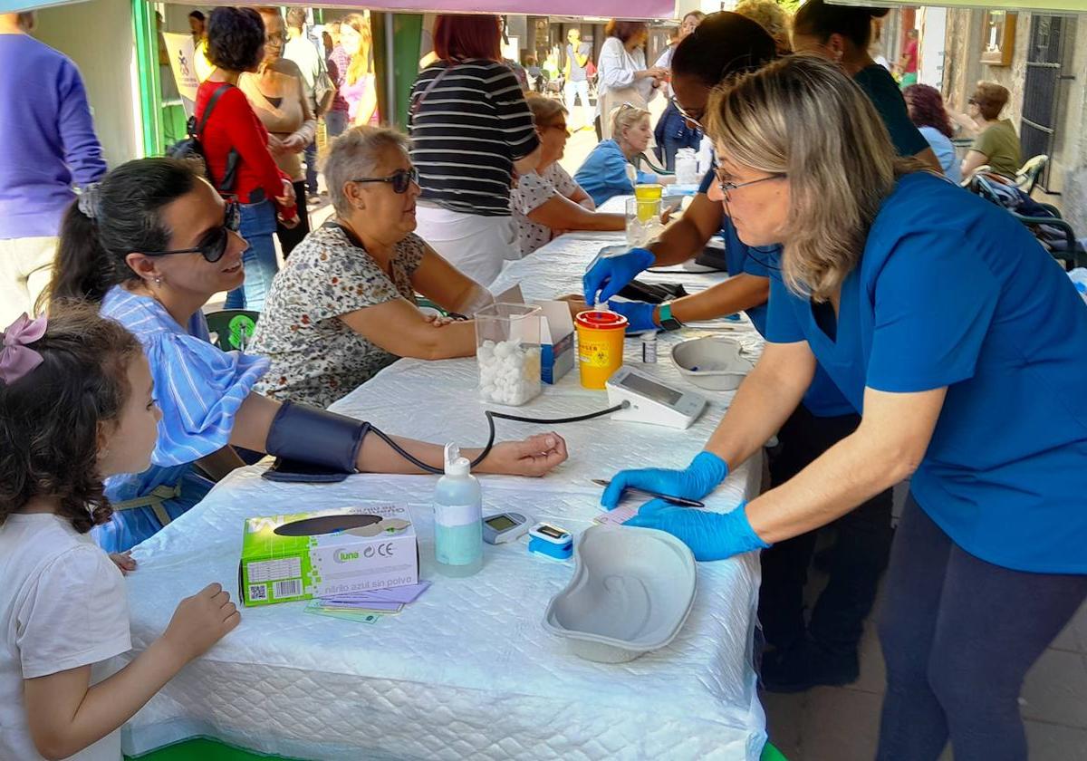 Las pruebas de salud se suceden en la feria.