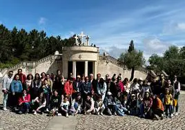 Participantes en la peregrinación a Fátima