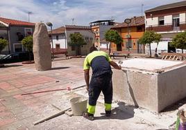 La plaza de El Gordo recrea el dolmen de Guadalperal