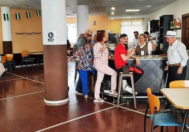 La cafetería del centro de mayores ha vuelto a abrirse