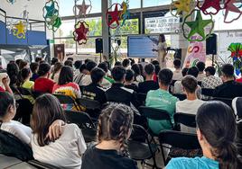 Mercedes Parra en plena charla