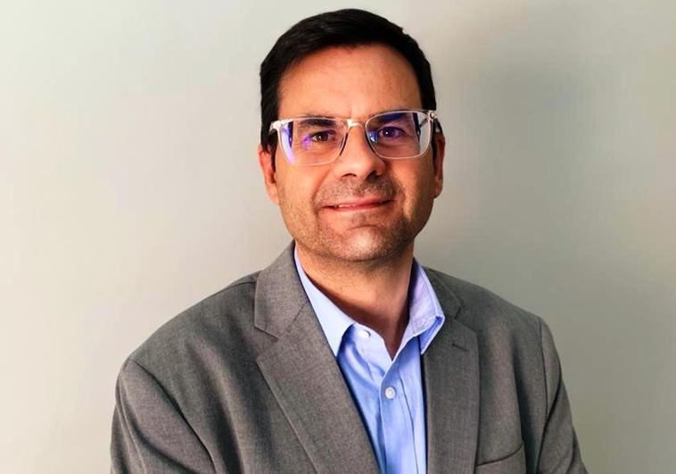 Óscar Jiménez presenta su primera novela, 'La laguna de la feria'