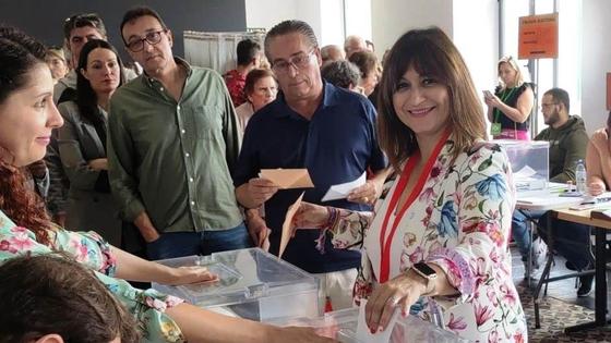 Raquel Medina descarta dimitir por «respeto a sus votantes»