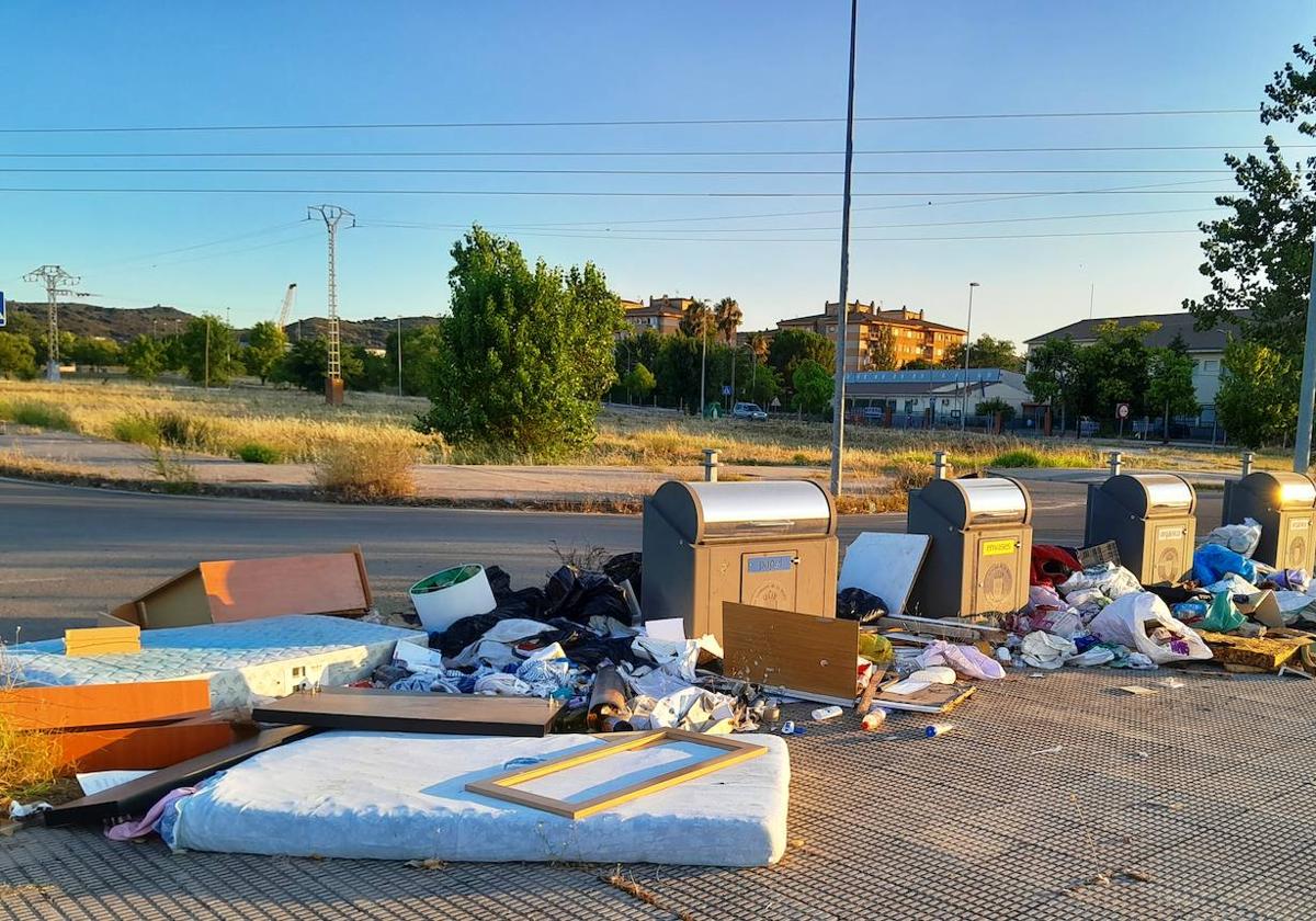 Imagen habitual del PIR de Los Viñazos, junto a la carretera de Rosalejo