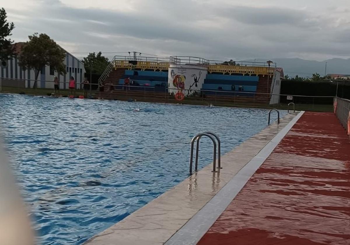 El Ayuntamiento contrata seguridad privada para la piscina municipal