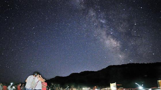 Noche de estrellas en Casas de Miravete