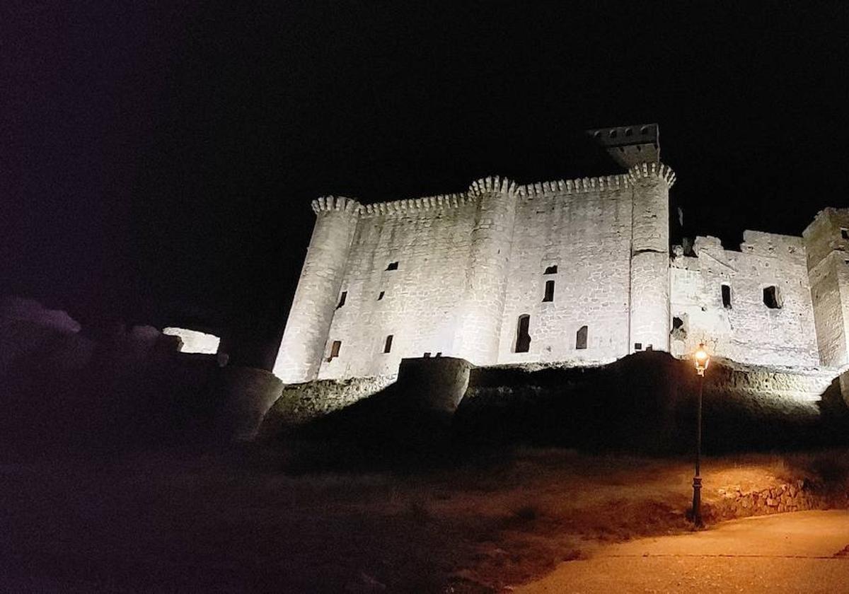 El castillo de Belvís estrena iluminación artística