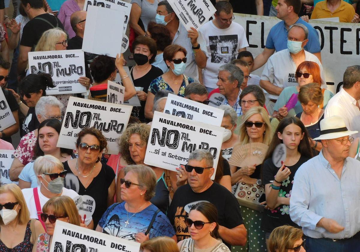 Manifestación contra el proyecto del tren en superficie