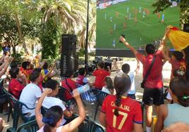 Gran ambiente en el parque para vivir el triunfo de la selección española femenina