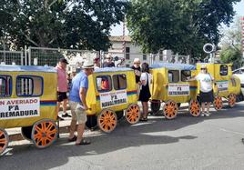 Trenecito de No al Muro, con el que hicieron ayer un recorrido reivindicativo