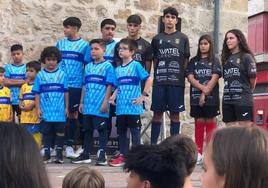 Multitudinaria presentación de la nueva temporada de la Escuela Morala de Fútbol