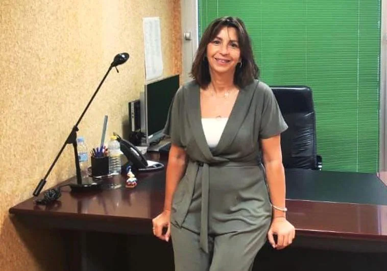 María de los Ángeles Manzano en su despacho de la gerencia