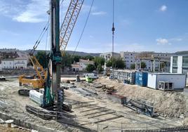 Obras en marcha en el entorno del paso a nivel del barrio de La Paz