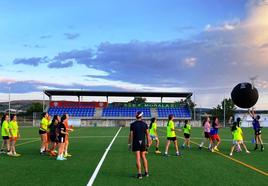 Entrenamiento de las féminas de Academia Moralo