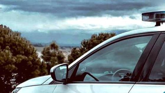 Condenado tras encontrar su carné de conducir y su móvil junto a dos vehículos de la Policía que había dañado