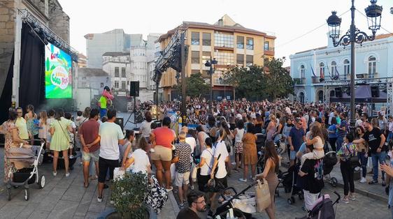 Multitudinaria despedida de las fiestas de San Miguel