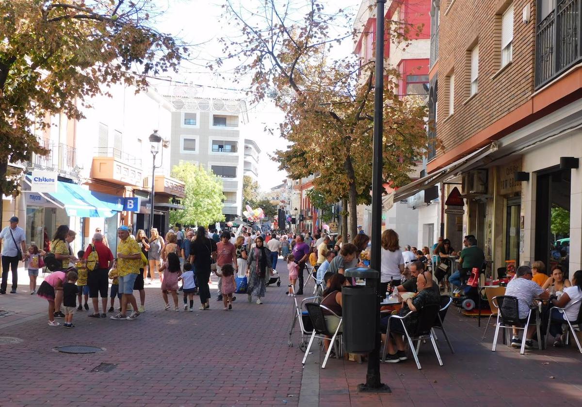 Ambiente en la zona peatonal durante San Miguel