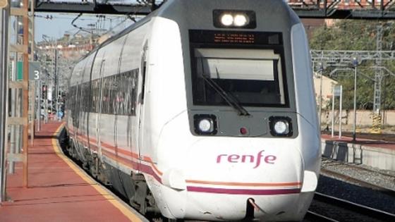 Dos horas y media de retraso en el tren Madrid-Cáceres por un problema detectado cerca de Navalmoral