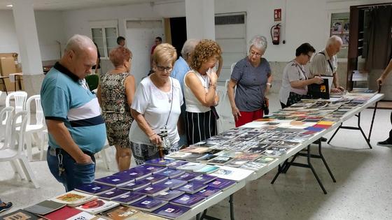 'de la luna libros' celebra su 30 cumpleaños donando los títulos de su católogo