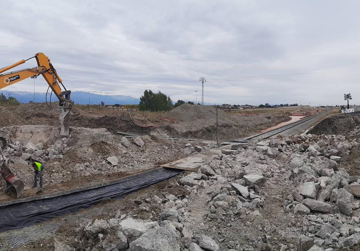 Los trabajos de demolición del puente se han realizado día y noche