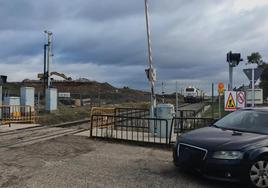 El maquinista detuvo el tren al comprobar que no estaban bajadas las barreras
