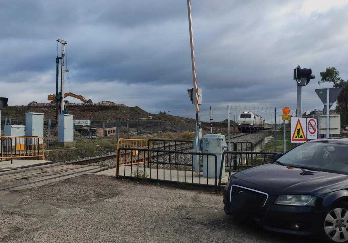 El maquinista detuvo el tren al comprobar que no estaban bajadas las barreras