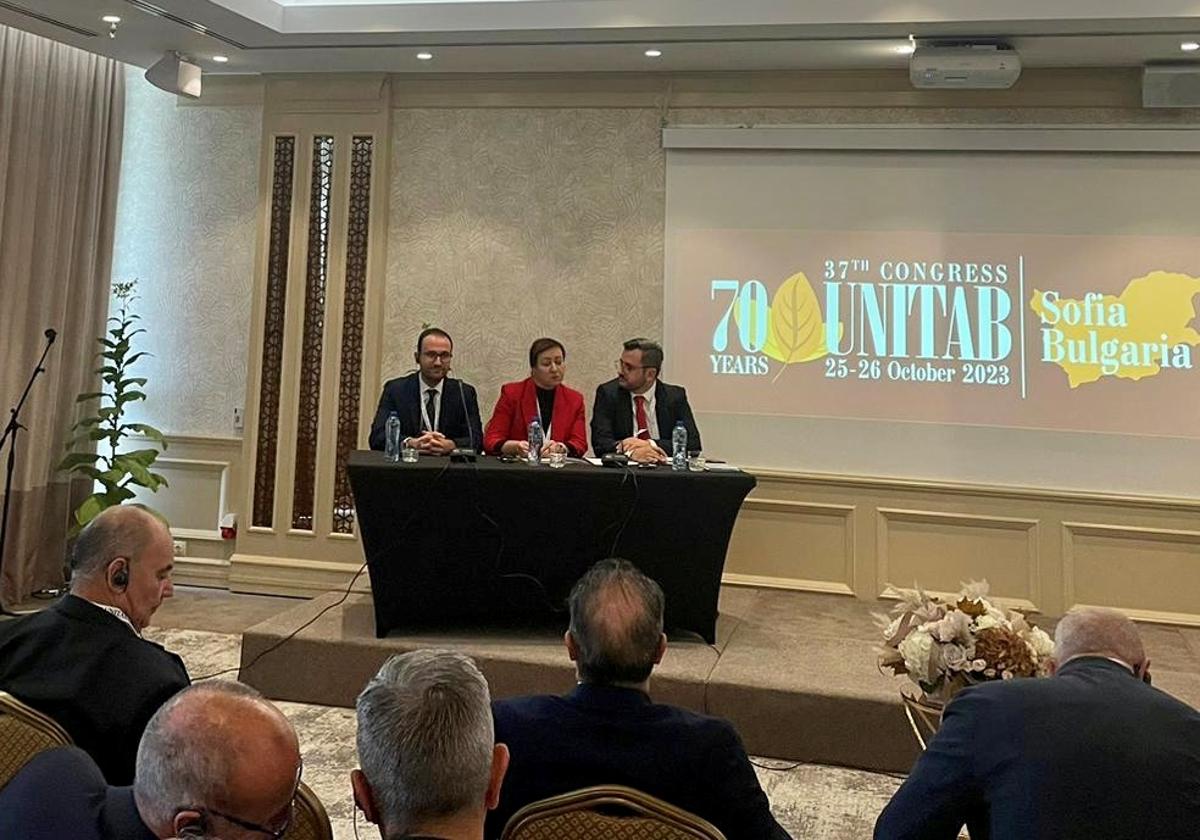 La Junta de Extremadura considera «prioritario» que se mantengan las ayudas de la PAC al sector tabaquero