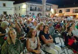 Presentación de Círculo Sagrado en la plaza de Peraleda de la Mata