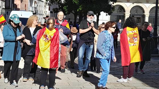 En Navalmoral también salen vecinos a la calle para rechazar la amnistía