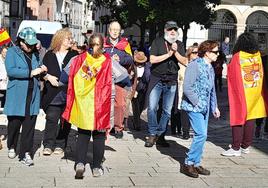 Liberales y Moralos a las puertas del Palacio de Justicia