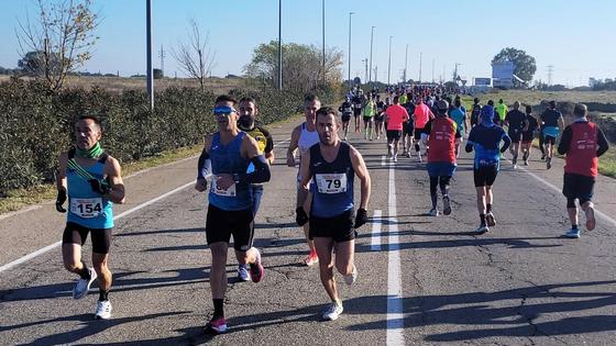 Ayoub Serkou y Gema Pérez vencen la XIV Media Maratón 'Memorial Valeriano Lombardía'