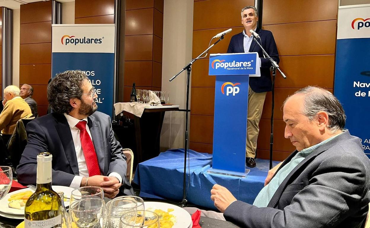 Vega denuncia «hostigamiento, irregularidades y corruptelas» del presidente provincial del PP