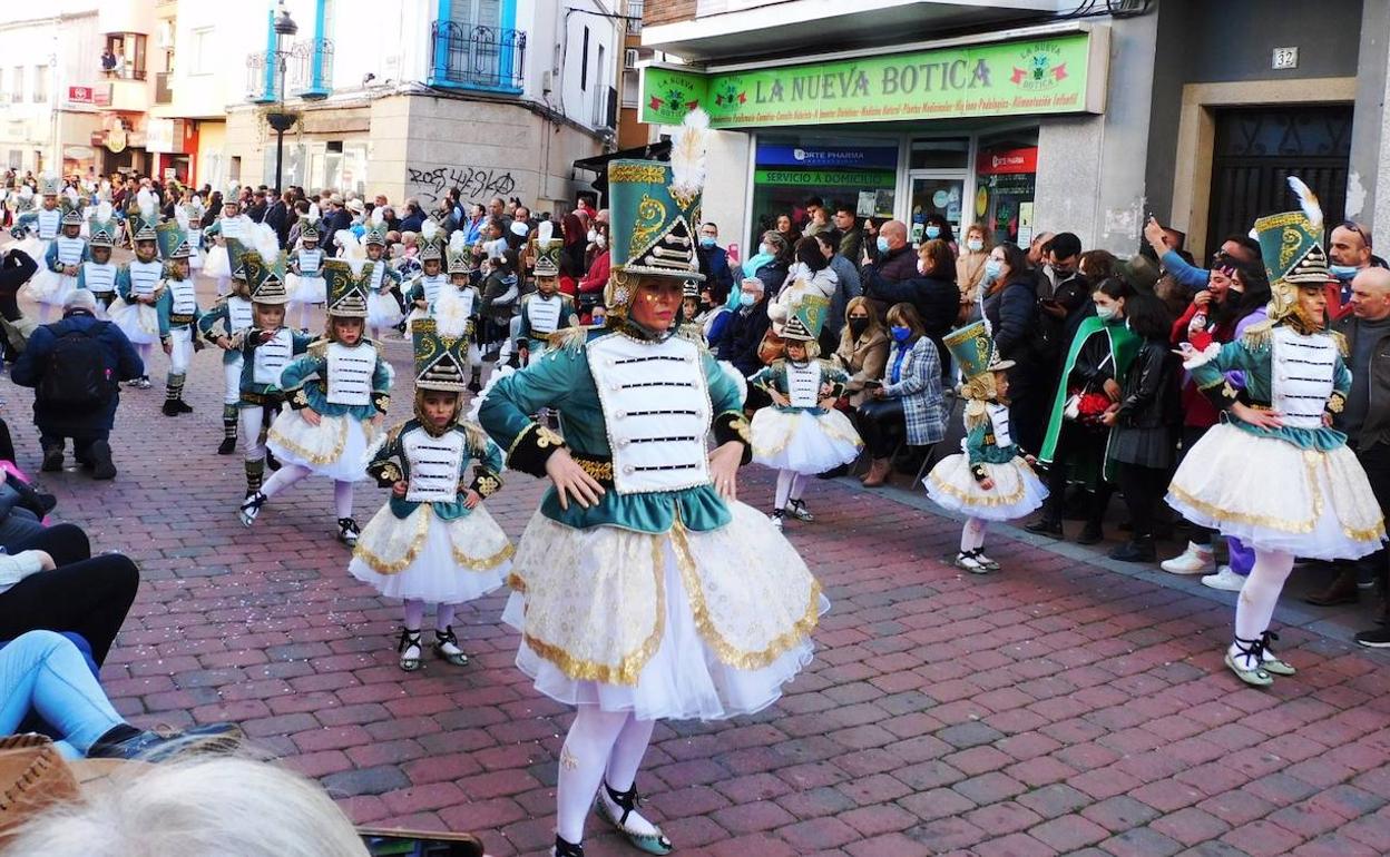 Cuatro carrozas y diez comparsas desfilarán en el Carnaval, que tendrá a Lorenzo Marcos como pregonero