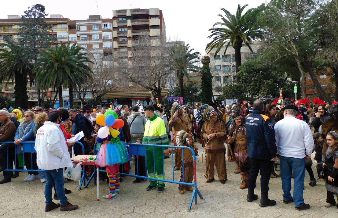Fotos: El 'Cómete el Carnavalmoral por una pata' reúne a caso 150 grupos