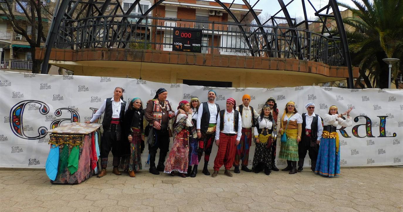 Fotos: El 'Cómete el Carnavalmoral por una pata' reúne a caso 150 grupos