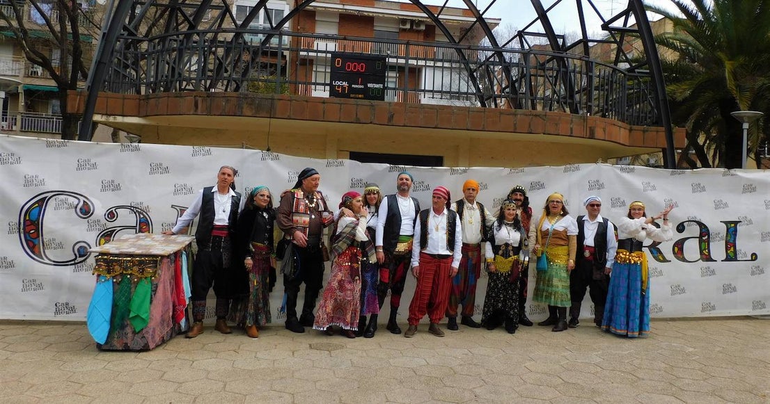 Fotos: El 'Cómete el Carnavalmoral por una pata' reúne a caso 150 grupos