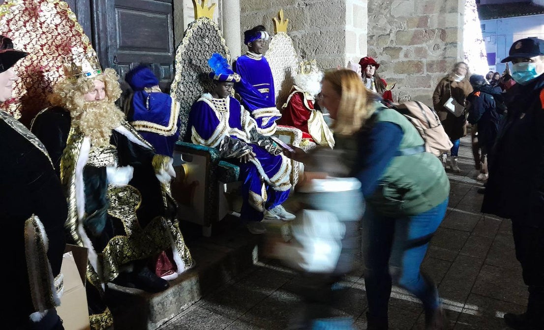 Los Reyes Magos despiden la Navidad y dan paso al Carnaval